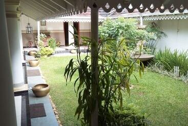 هتل Manor House, Kandy, Lka