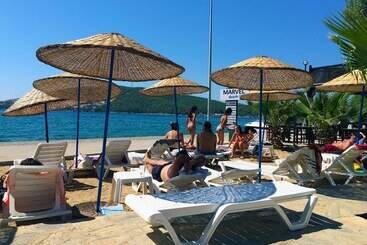 هتل Marvel Beach