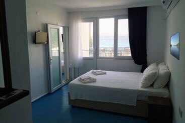 هتل Marvel Beach