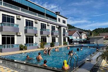 هتل Suria Beach Resort
