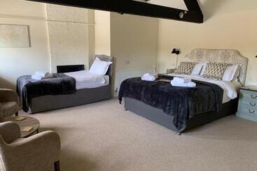 هتل The Bell Inn