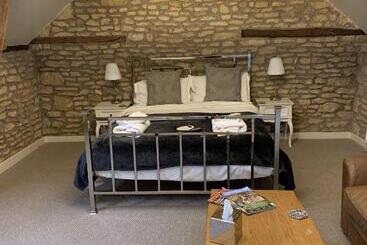 هتل The Bell Inn