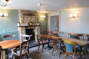 هتل The Bell Inn