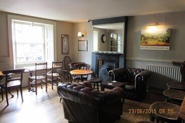 هتل The Bell Inn