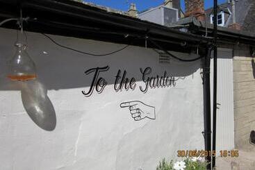 هتل The Bell Inn