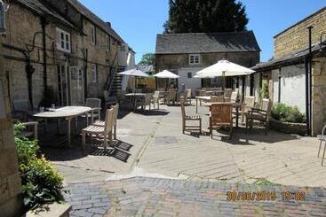 هتل The Bell Inn