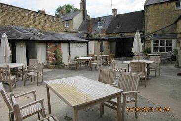 هتل The Bell Inn