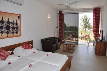 Leo S Beach Hotel & Restaurant   Adults Only