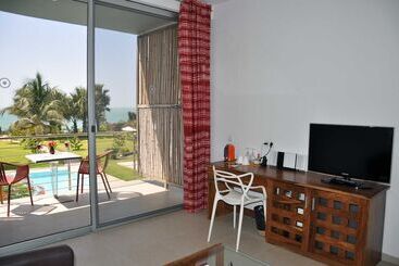 Leo S Beach Hotel & Restaurant   Adults Only