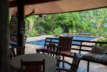 پانسیون Little Village Chiang Mai
