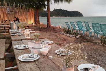 Rockbund Fishing Chalet