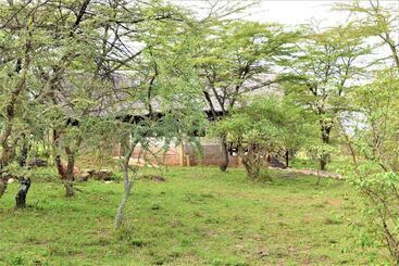 هتل Elangata Olerai Luxury Camp