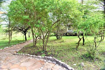 هتل Elangata Olerai Luxury Camp