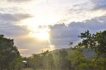 هتل Elangata Olerai Luxury Camp