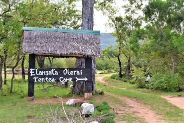 هتل Elangata Olerai Luxury Camp