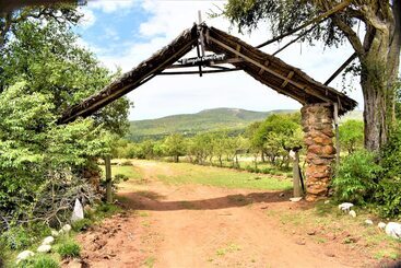 هتل Elangata Olerai Luxury Camp