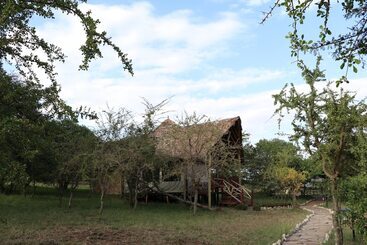 هتل Elangata Olerai Luxury Camp