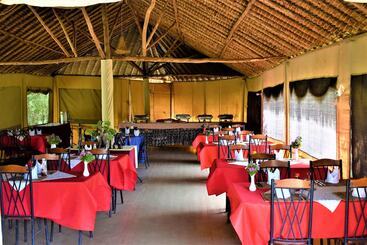 هتل Elangata Olerai Luxury Camp