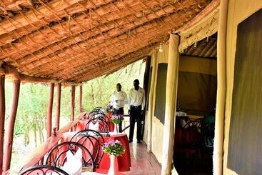 هتل Elangata Olerai Luxury Camp