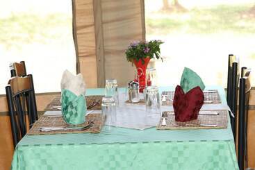 هتل Elangata Olerai Luxury Camp