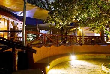 هتل Prideinn Mara Camp & Cottages