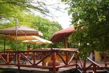 هتل Prideinn Mara Camp & Cottages