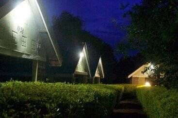 هتل Rhino Camp