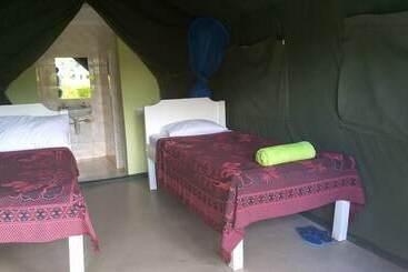 هتل Rhino Camp
