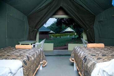 هتل Rhino Camp