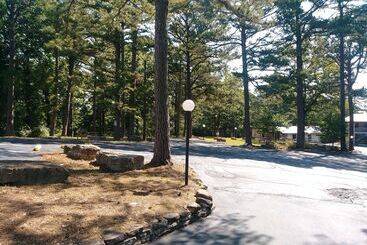 هتل Travelers Inn