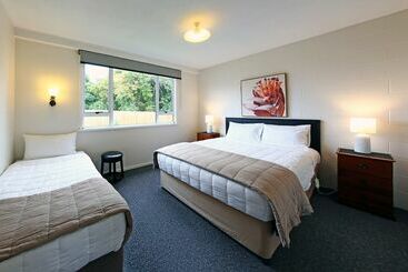 289 Midway Motel