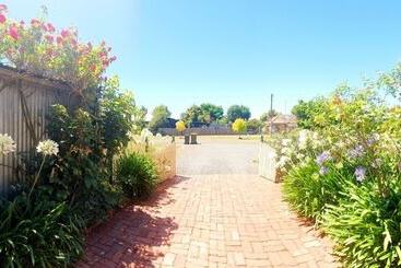 Abelia Cottage Of Daylesford Botanical