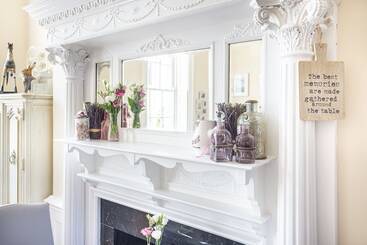 تختخواب و صبحانه Hamiltons Boutique