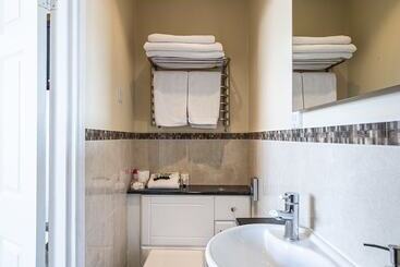 تختخواب و صبحانه Hamiltons Boutique