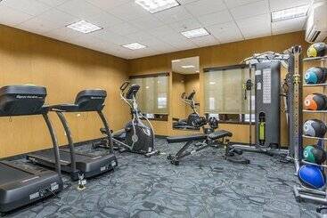 هتل Comfort Inn & Suites Edmonton International Airport