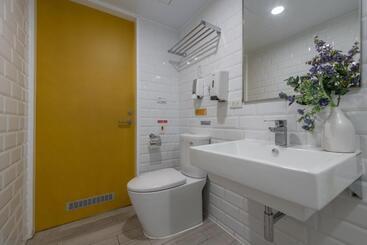 هتل کپسول Bouti City Capsule Inn