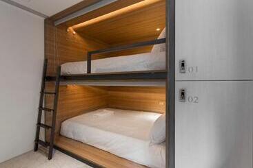 هتل کپسول Bouti City Capsule Inn