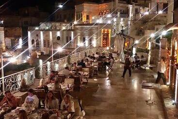 هتل Elika Cave Suites & Spa