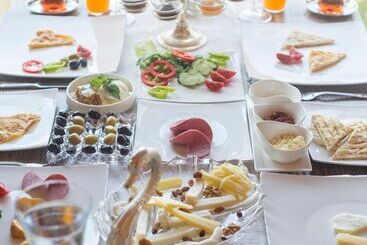 هتل Elika Cave Suites & Spa