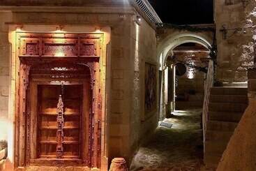 هتل Elika Cave Suites & Spa