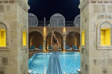 هتل Elika Cave Suites & Spa