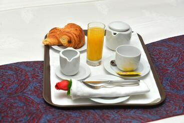 هتل Hôtel Fleur De Lys Plateau