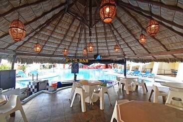 هتل La Quinta Gran Bahía, Cuastecomates   Todo Incluido
