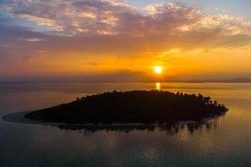 هتل Modessa Island Resort