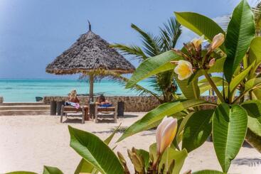 هتل Nur Beach