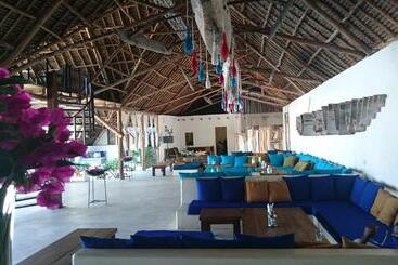 هتل Nur Beach