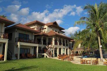 هتل Sara Beachfront Boutique Resort
