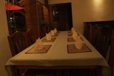هتل The Coconut House