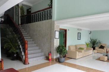 هتل The Coconut House