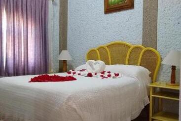هتل Villa Monarca Inn